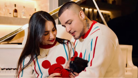 Navidad en pijama y una canción de cuna: Paola Jara y Jessi Uribe celebran el primer mes de su hija Emilia